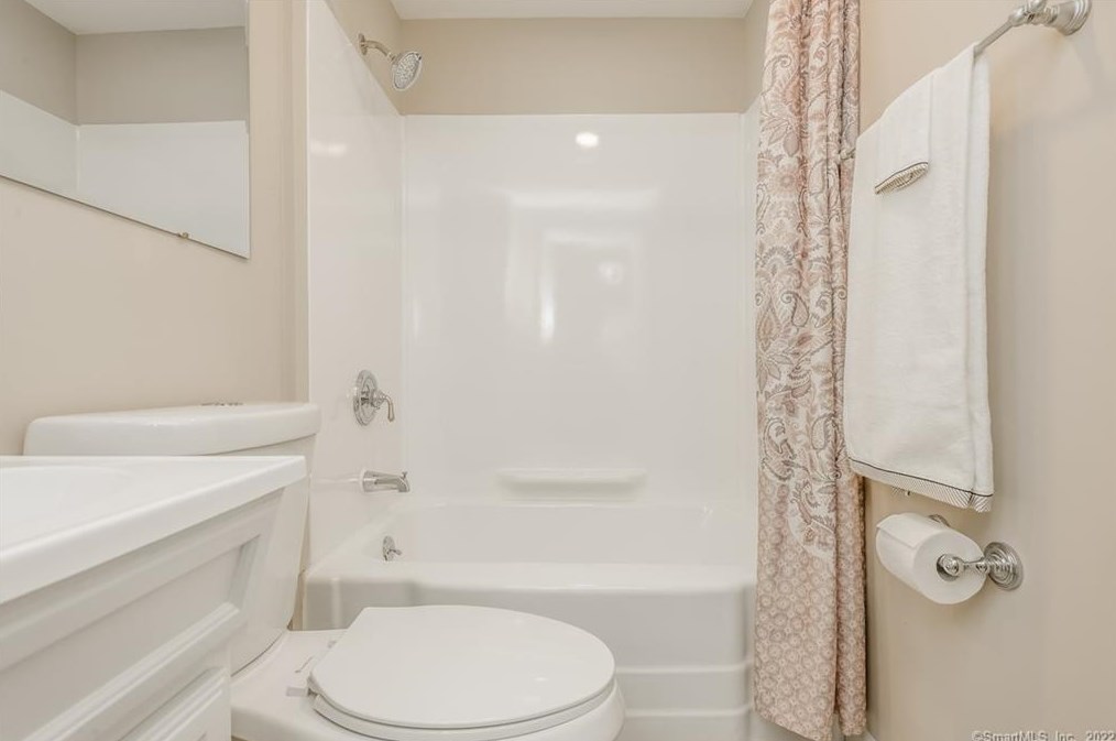 210 Barnes Ave, New Haven CT 06513-1403 exterior