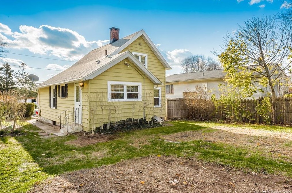 210 Barnes Ave, New Haven CT 06513-1403 exterior