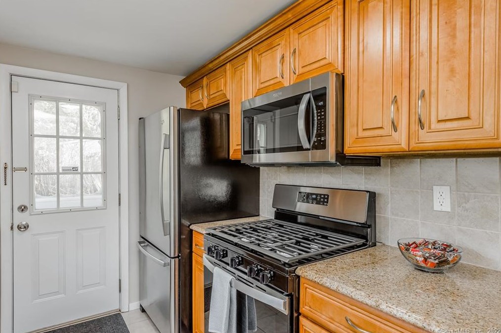 210 Barnes Ave, New Haven CT 06513-1403 exterior