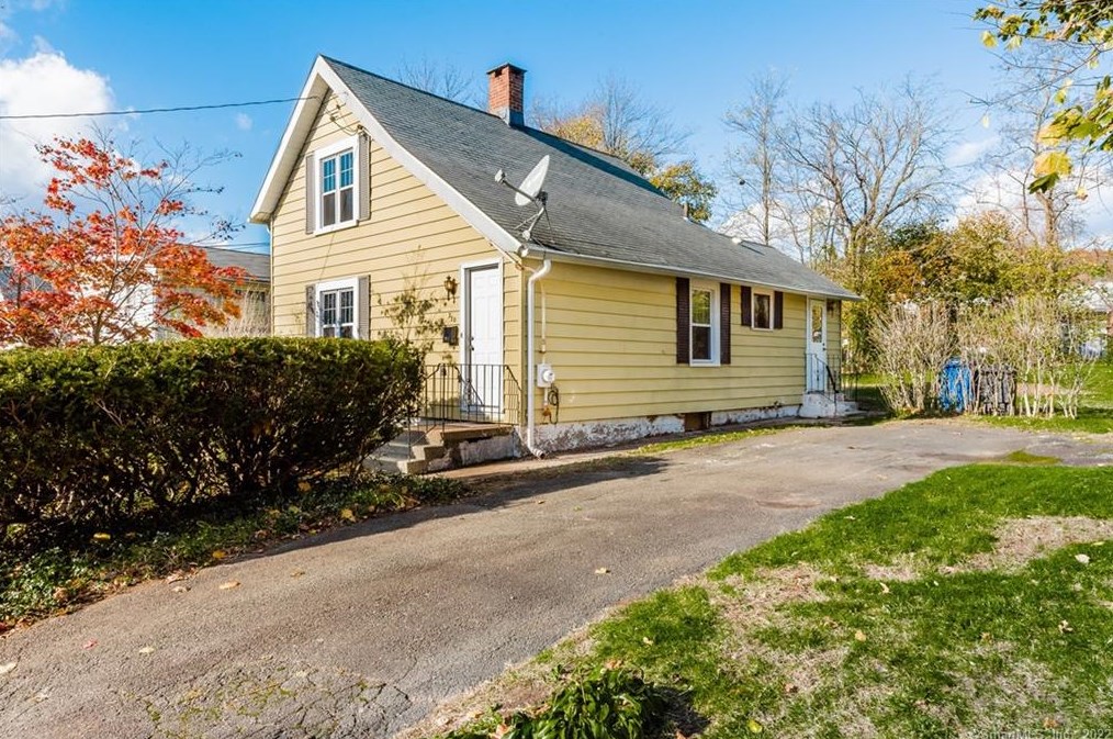 210 Barnes Ave, New Haven CT 06513-1403 exterior