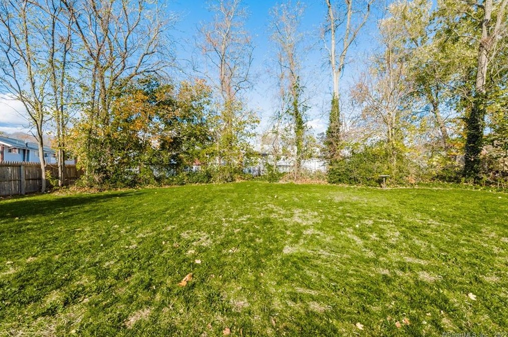 210 Barnes Ave, New Haven CT 06513-1403 exterior