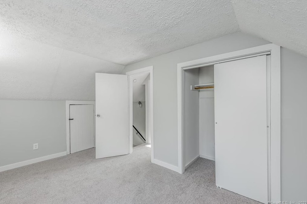 210 Barnes Ave, New Haven CT 06513-1403 exterior