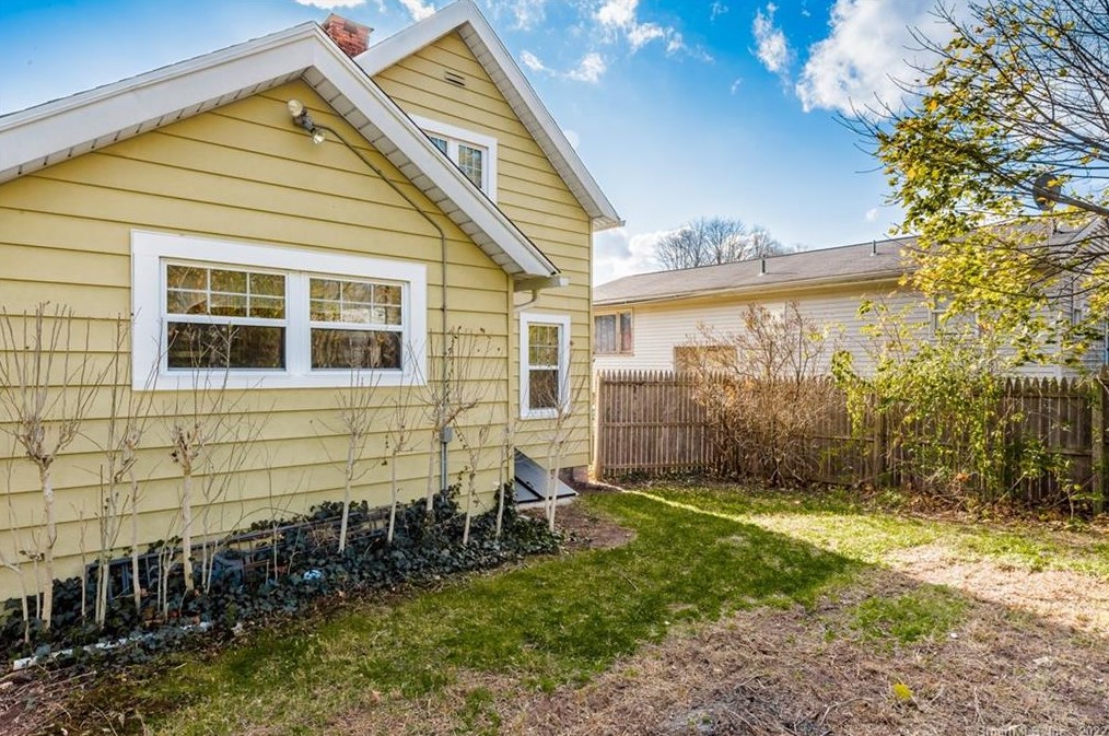 210 Barnes Ave, New Haven CT 06513-1403 exterior