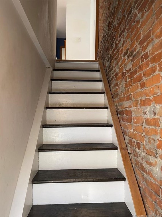 8 Ashley St, Hartford CT 06105-1310 exterior