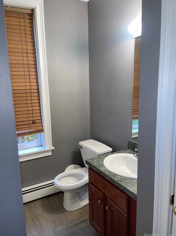 8 Ashley St, Hartford CT 06105-1310 exterior