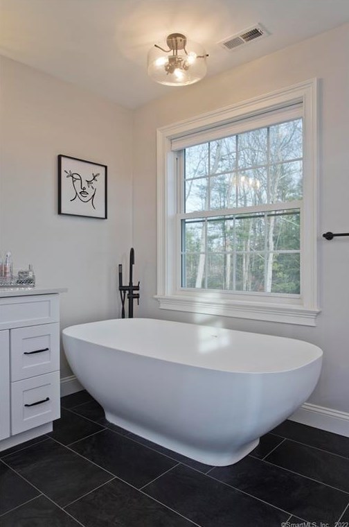 27 Stratton Farms Rd, Suffield CT  06093-2924 exterior