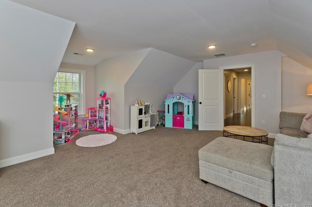 27 Stratton Farms Rd, Suffield CT  06093-2924 exterior