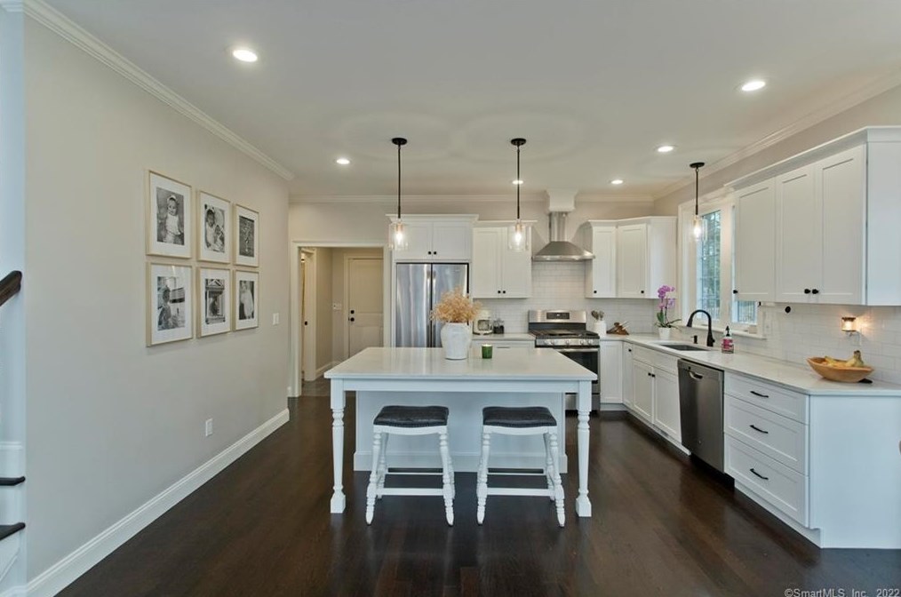 27 Stratton Farms Rd, Suffield CT  06093-2924 exterior