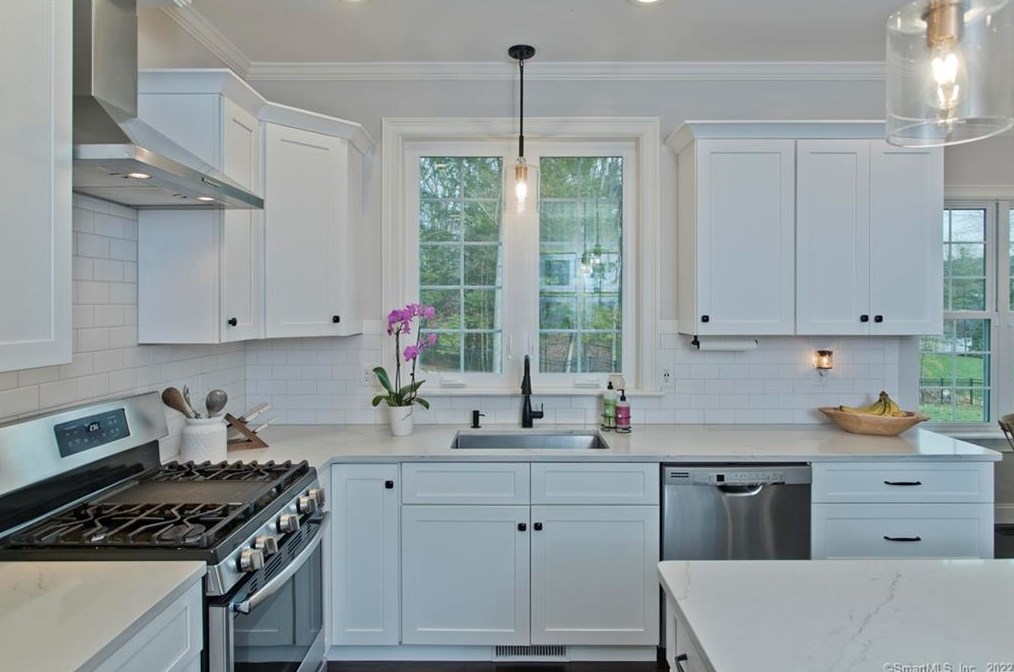 27 Stratton Farms Rd, Suffield CT  06093-2924 exterior