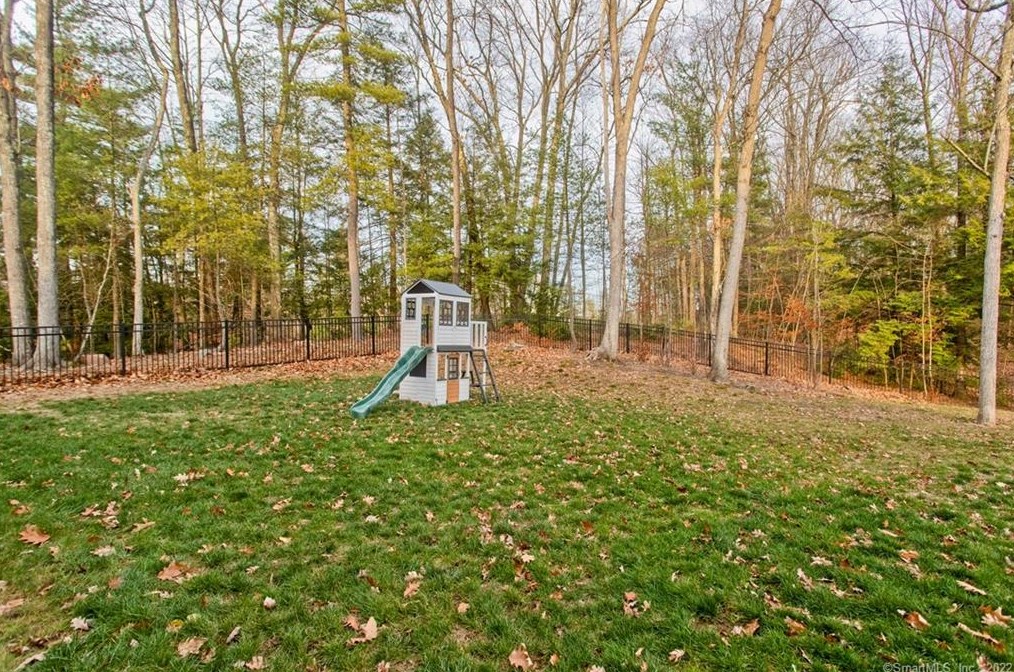 27 Stratton Farms Rd, Suffield CT  06093-2924 exterior
