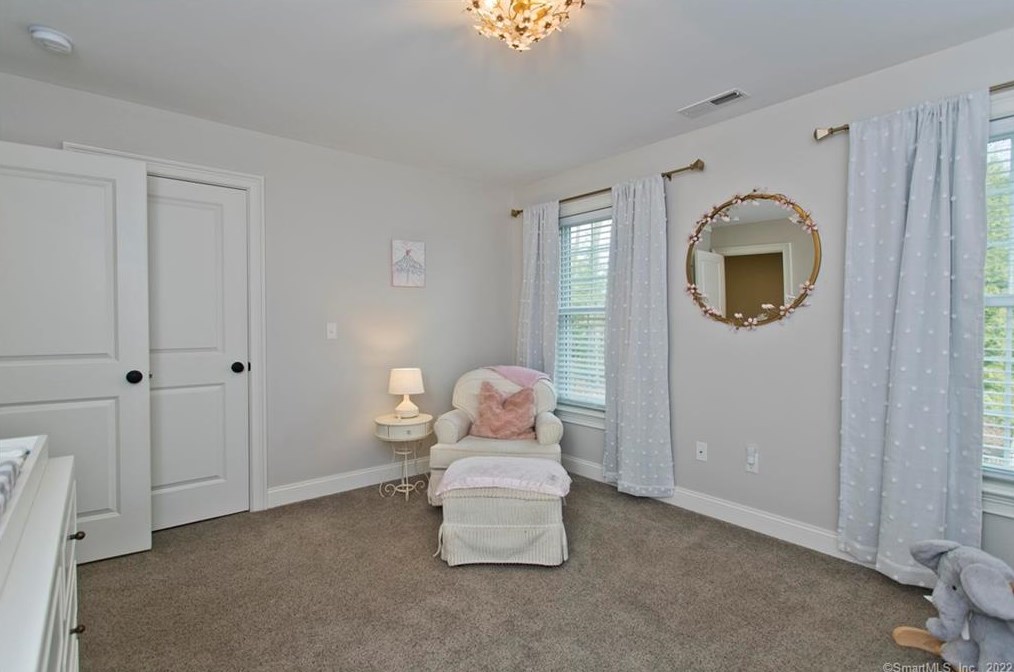 27 Stratton Farms Rd, Suffield CT  06093-2924 exterior