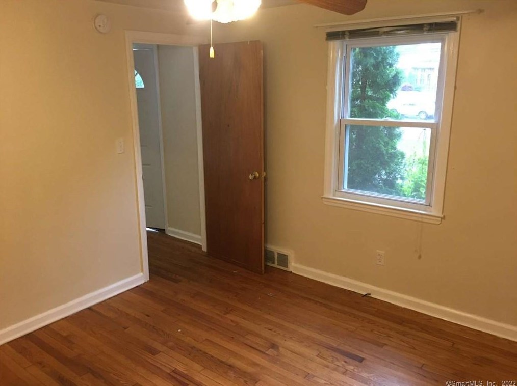 31 Ives St, New Haven CT 06518-2235 exterior