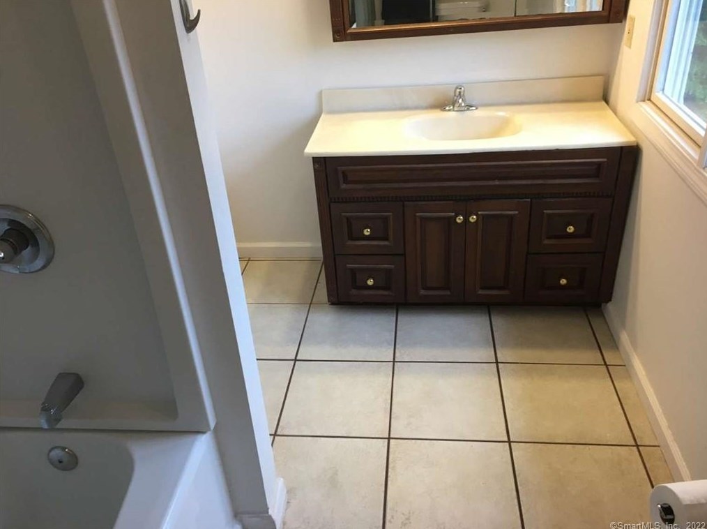 31 Ives St, New Haven CT 06518-2235 exterior