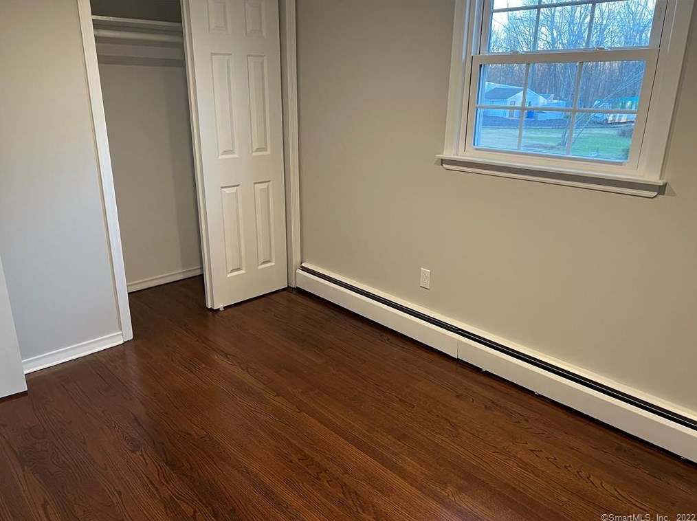 19 Greenwood Ln, Huntington CT  06484-2407 exterior