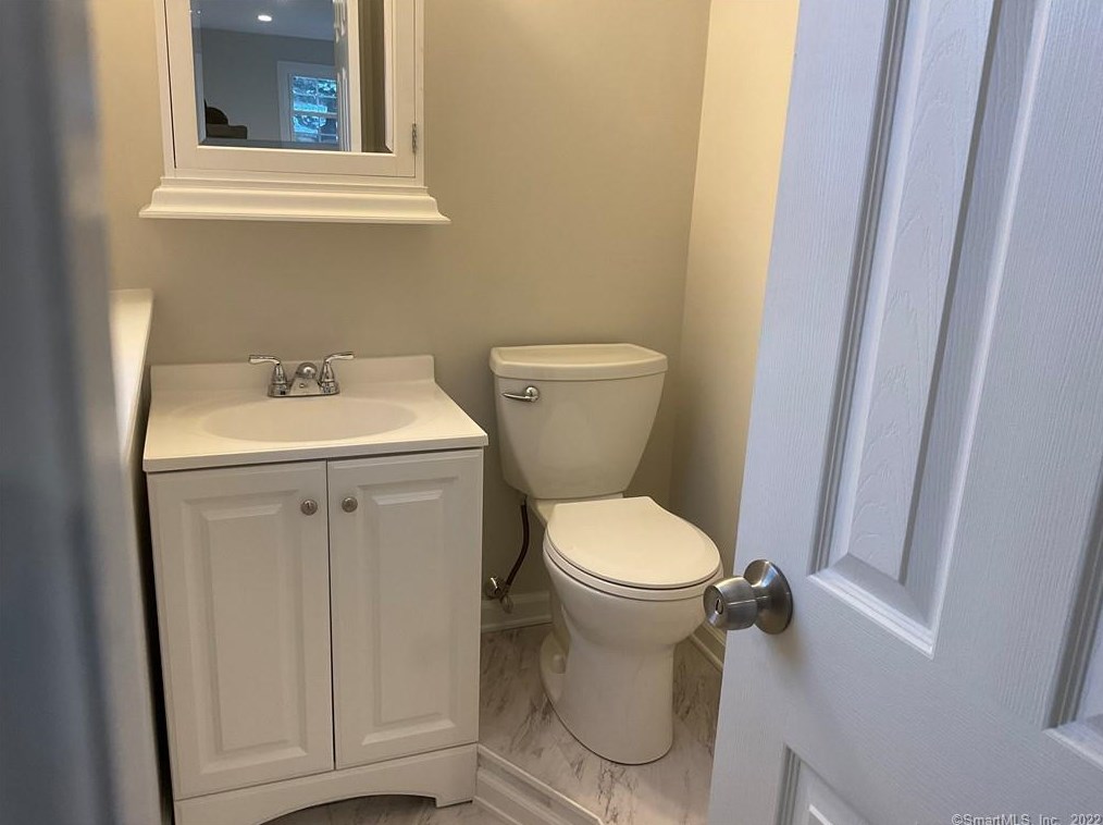 19 Greenwood Ln, Huntington CT  06484-2407 exterior