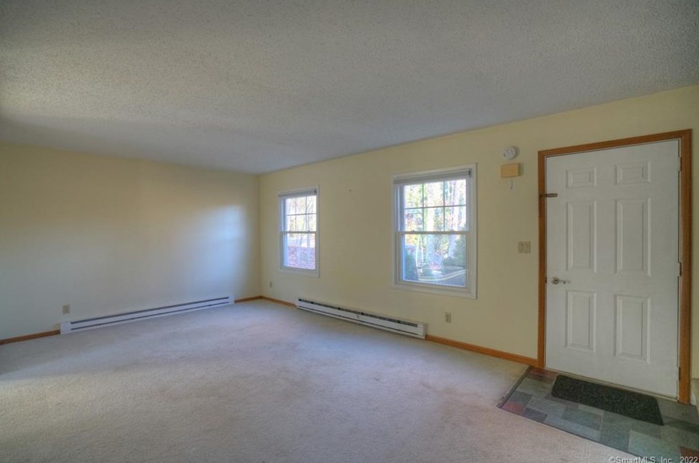 28 Dartmouth Dr, Mystic CT  06355-1344 exterior