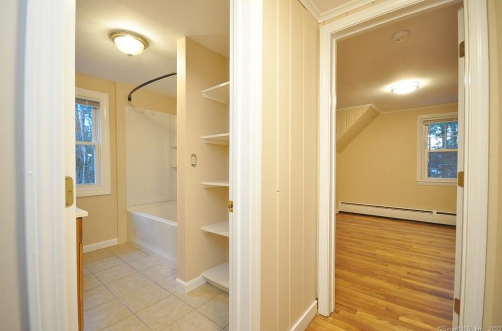 438 Hopmeadow St, Simsbury CT  06089-9731 exterior