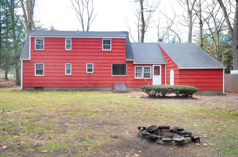438 Hopmeadow St, Simsbury CT  06089-9731 exterior