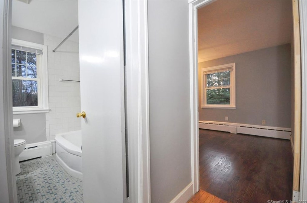 438 Hopmeadow St, Simsbury CT  06089-9731 exterior