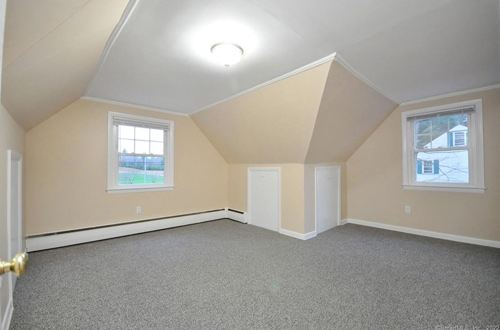 438 Hopmeadow St, Simsbury CT  06089-9731 exterior
