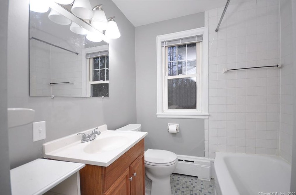 438 Hopmeadow St, Simsbury CT  06089-9731 exterior