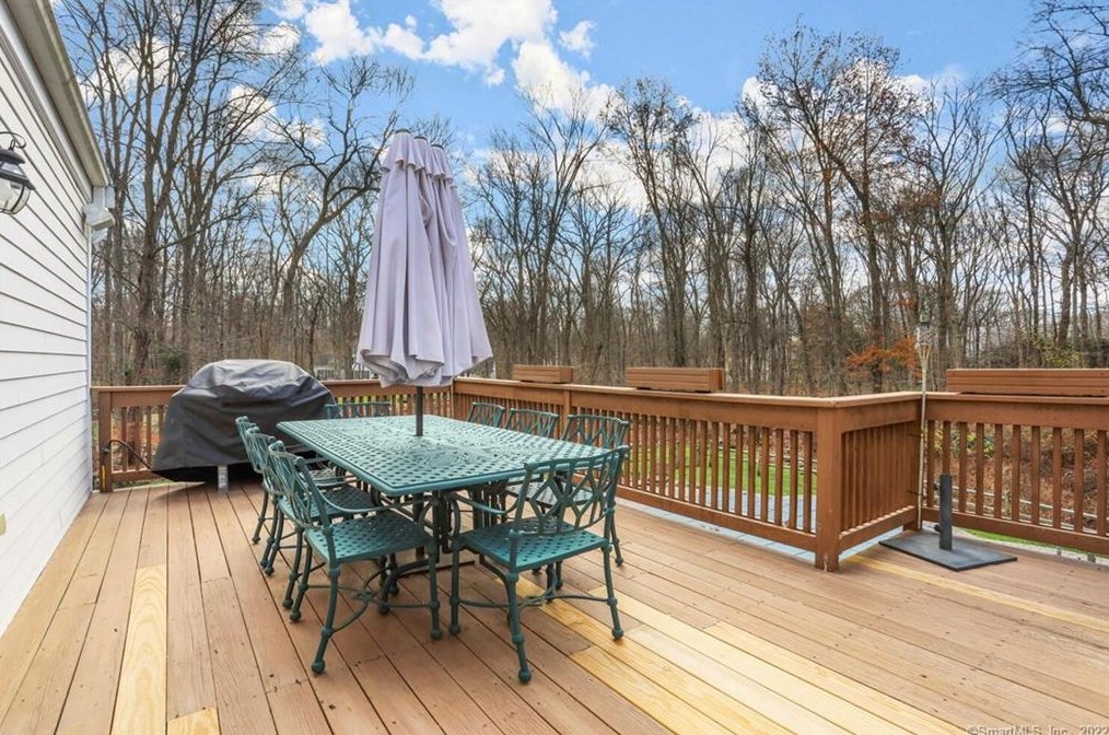 231 Bayberry Ln, Westport CT 06880-4026 exterior