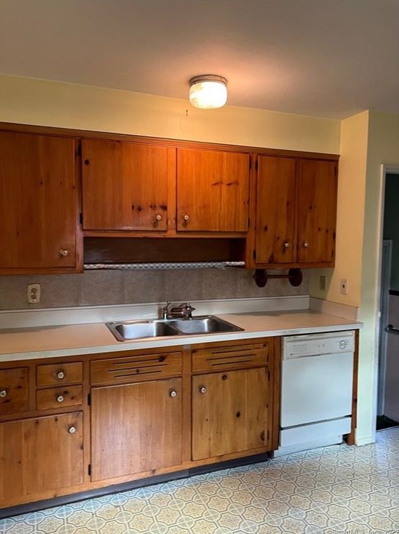 162 Borrmann Rd, New Haven CT  06512-1307 exterior