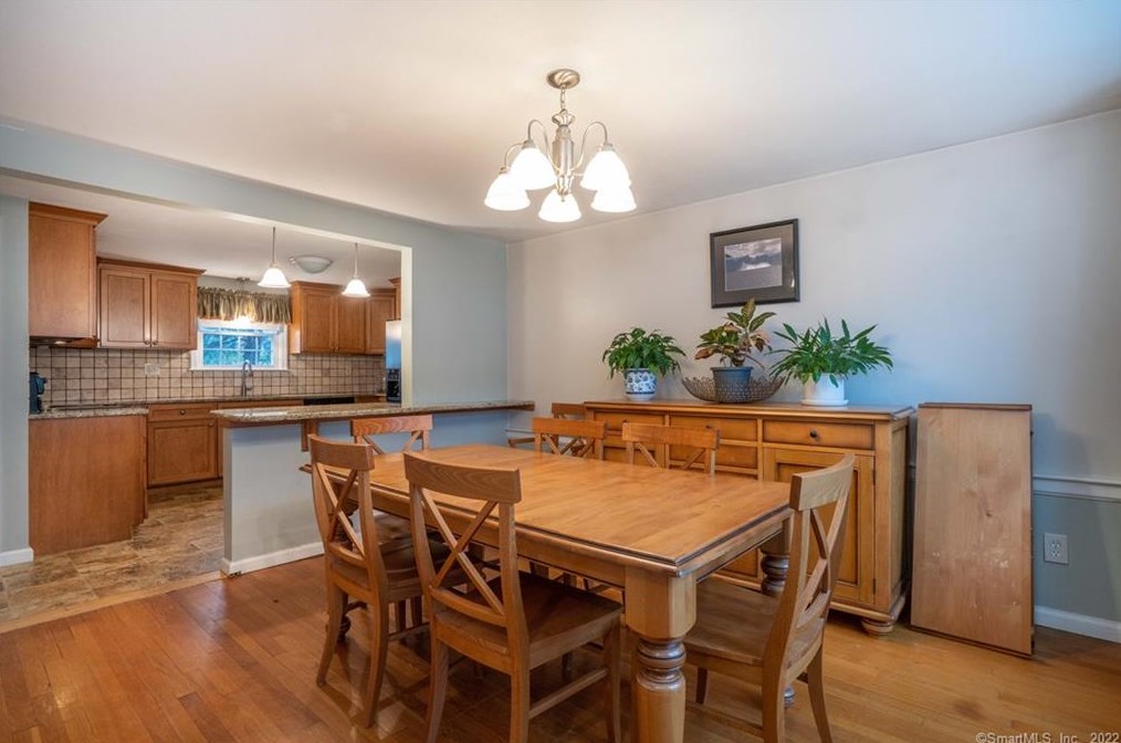 11 Dorset Rd, Hartford CT 06119-1313 exterior