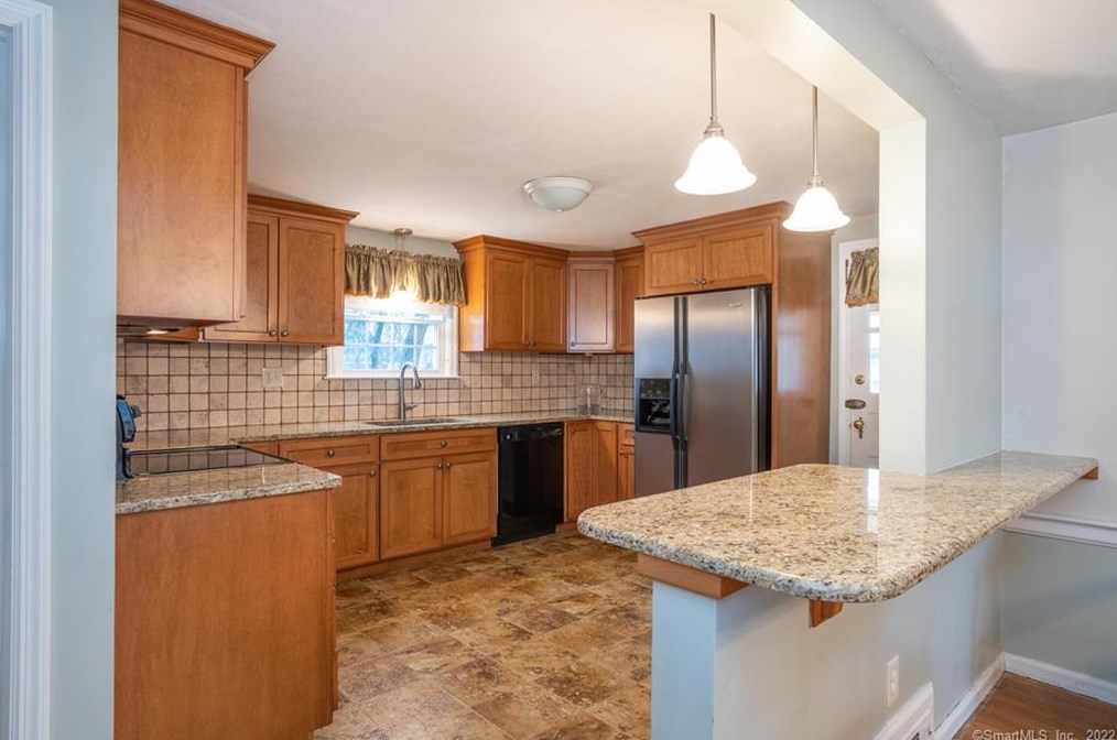 11 Dorset Rd, Hartford CT 06119-1313 exterior