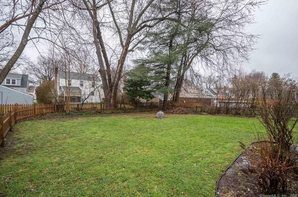 11 Dorset Rd, Hartford CT 06119-1313 exterior