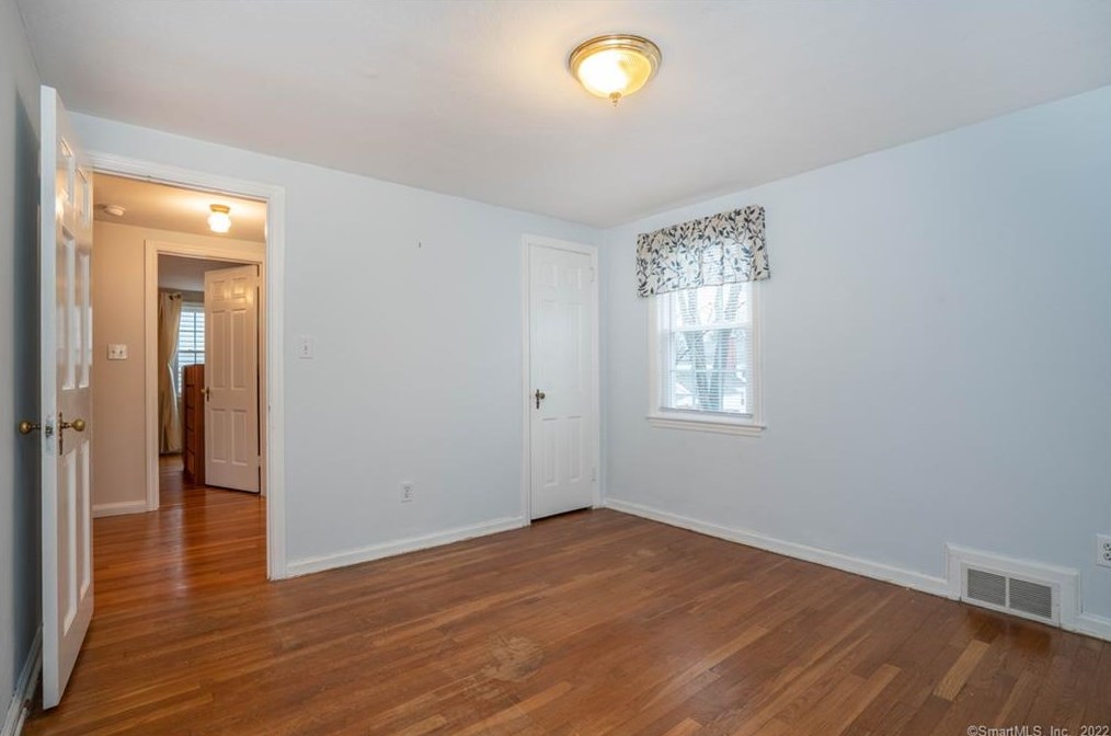 11 Dorset Rd, Hartford CT 06119-1313 exterior