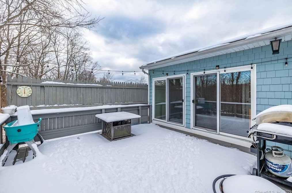 106 Milton Dr, Meriden CT  06450-2423 exterior