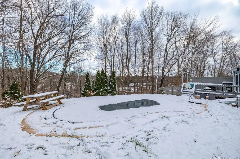 106 Milton Dr, Meriden CT  06450-2423 exterior