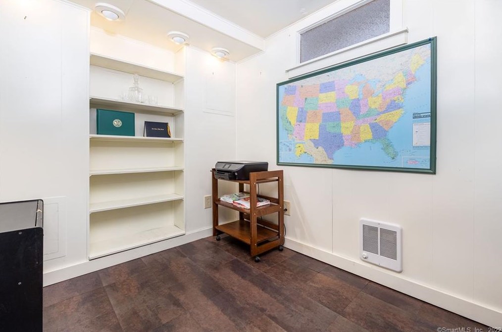 106 Milton Dr, Meriden CT  06450-2423 exterior