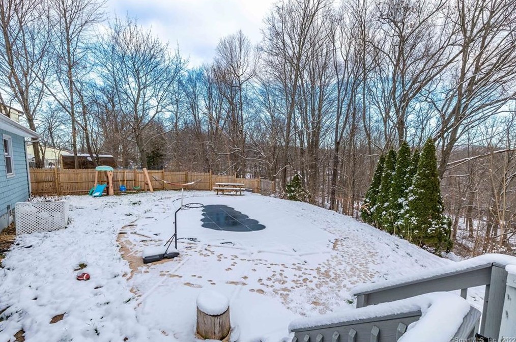 106 Milton Dr, Meriden CT  06450-2423 exterior