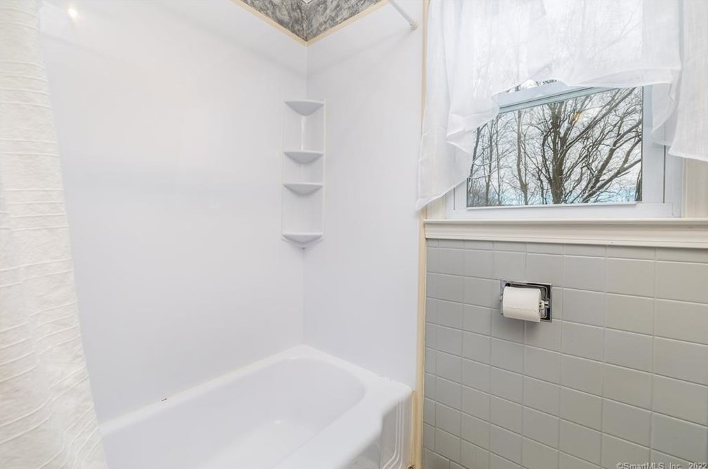 106 Milton Dr, Meriden CT  06450-2423 exterior