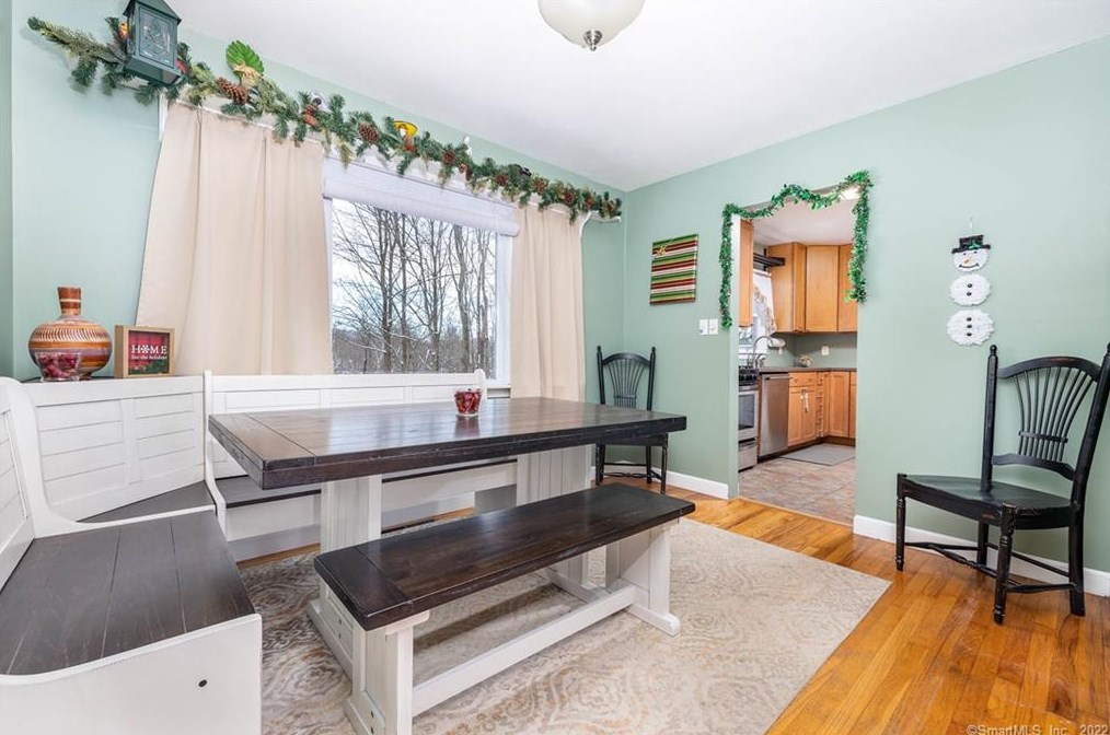 106 Milton Dr, Meriden CT  06450-2423 exterior