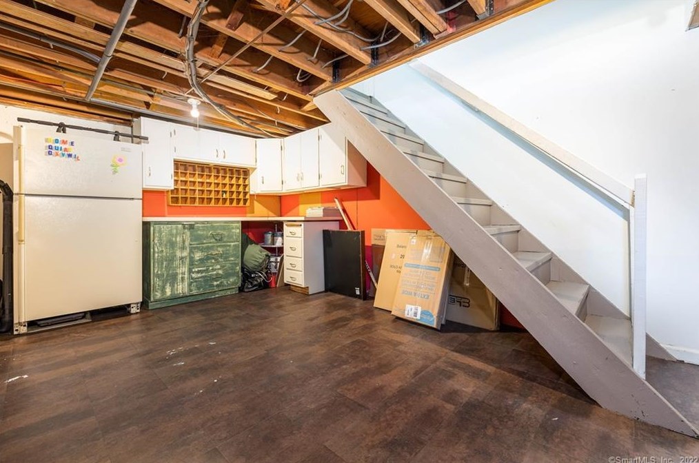 106 Milton Dr, Meriden CT  06450-2423 exterior