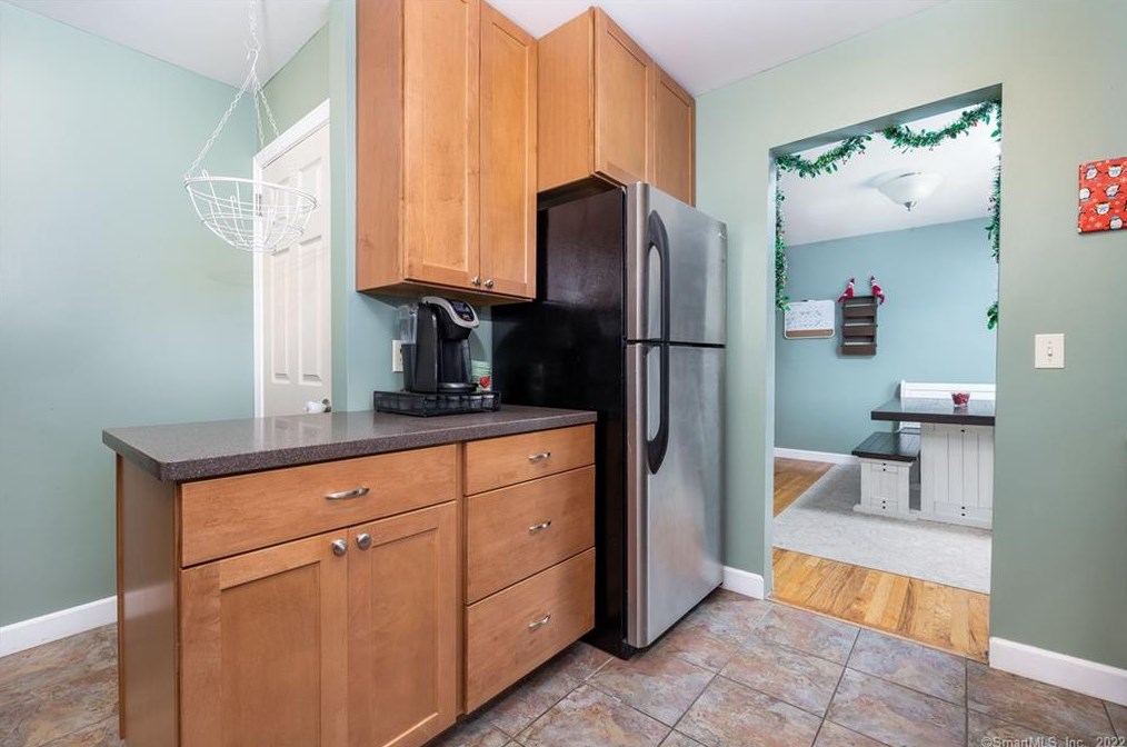 106 Milton Dr, Meriden CT  06450-2423 exterior