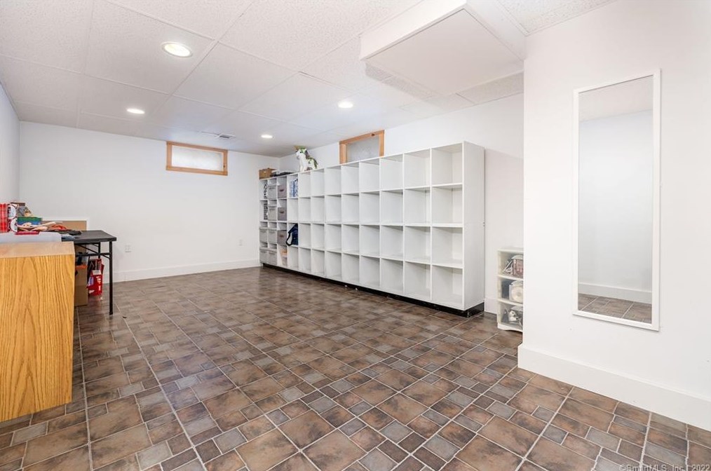 106 Milton Dr, Meriden CT  06450-2423 exterior