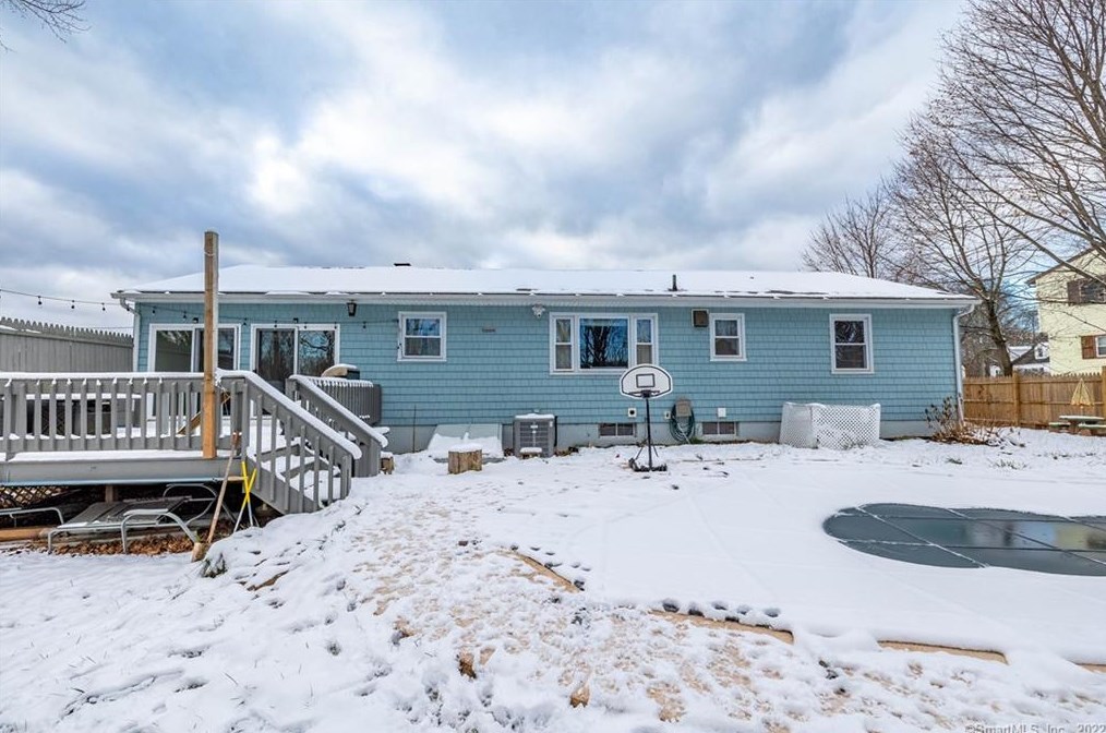 106 Milton Dr, Meriden CT  06450-2423 exterior