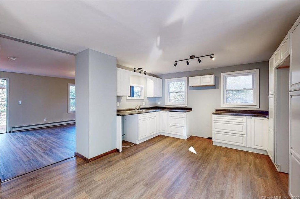 155 Riverside Dr, Thompson CT  06277-2712 exterior
