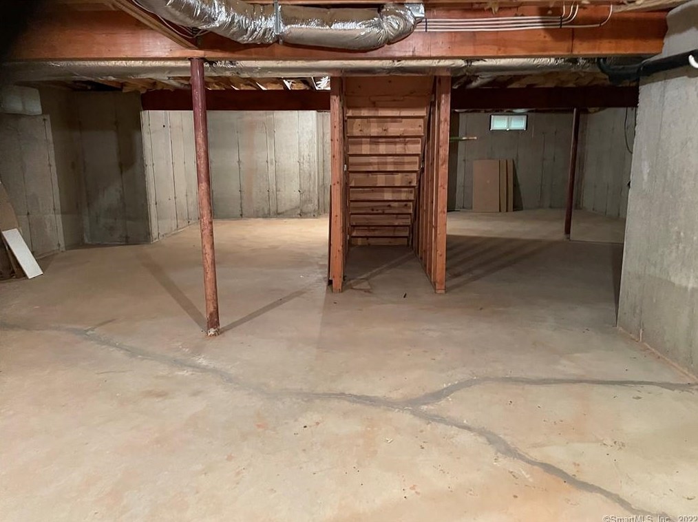 25 Hamden Hills Dr, New Haven CT 06518-5350 exterior