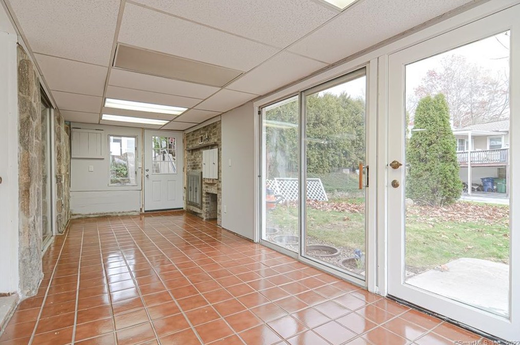 4 Clark Pl, Quaker Hill CT  06375-1204 exterior
