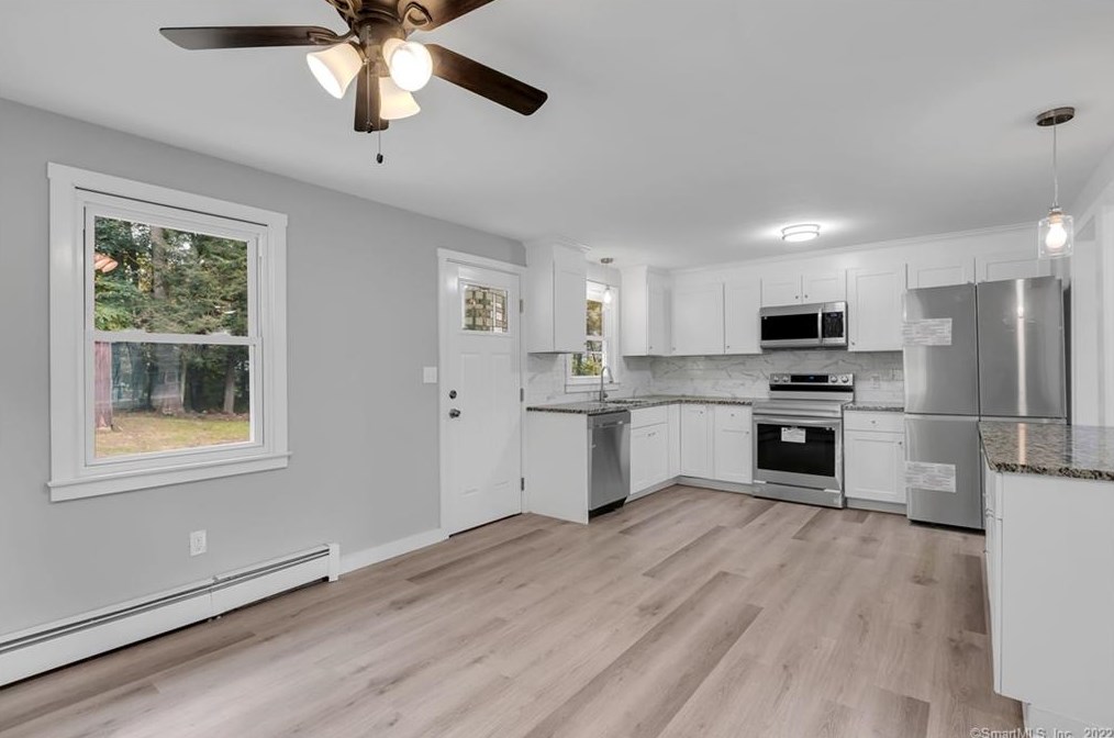 5 Laurel Dr, Stafford CT  06076-1631 exterior