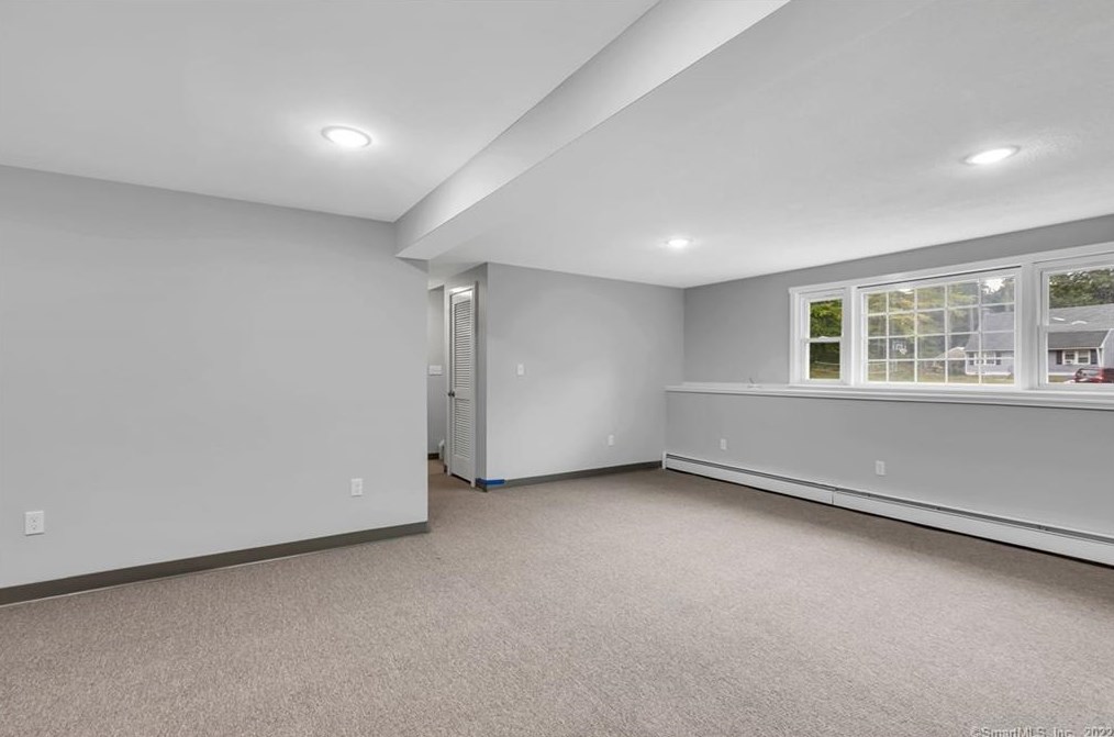 5 Laurel Dr, Stafford CT  06076-1631 exterior