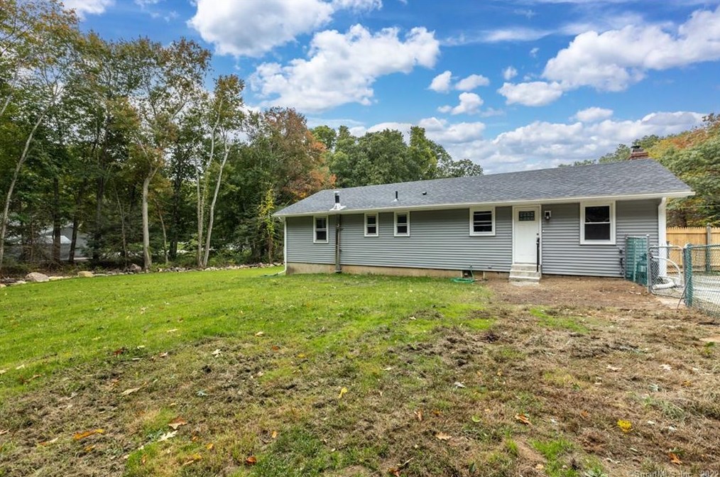 5 Laurel Dr, Stafford CT  06076-1631 exterior