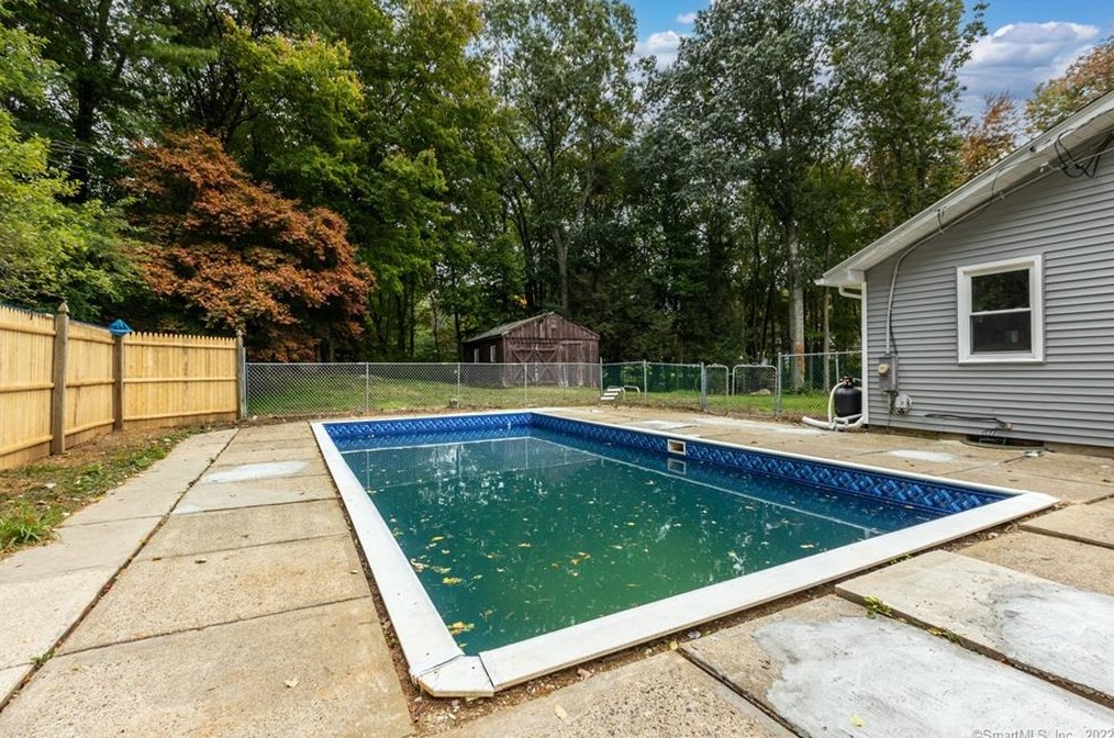 5 Laurel Dr, Stafford CT  06076-1631 exterior