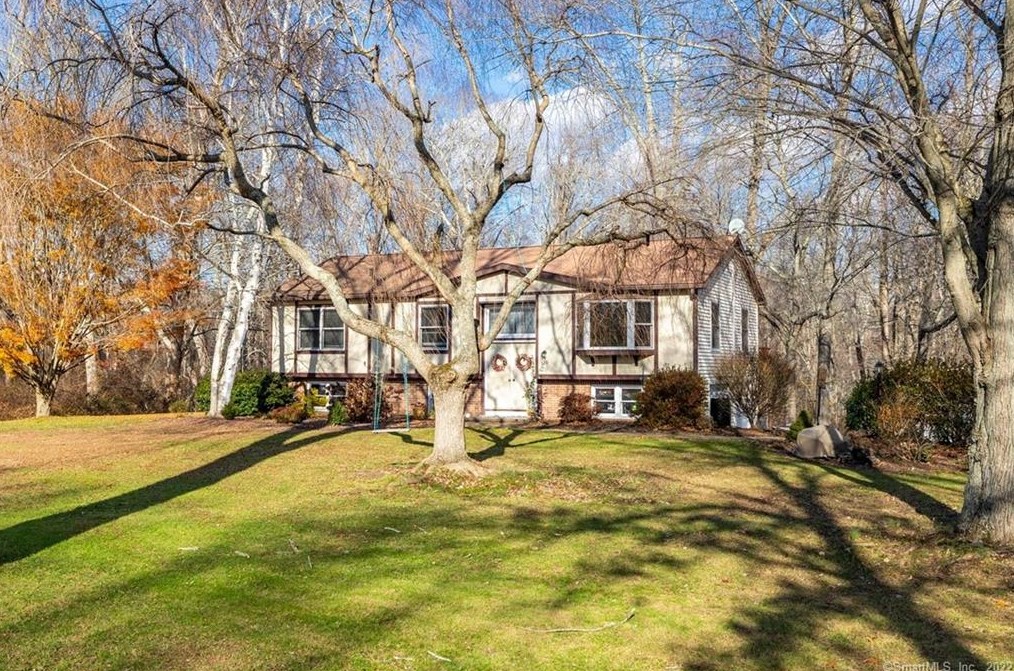 920 Noank Ledyard Rd, Mystic CT  06355-1319 exterior