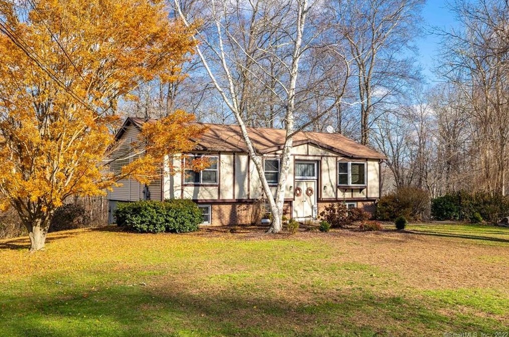 920 Noank Ledyard Rd, Mystic CT  06355-1319 exterior